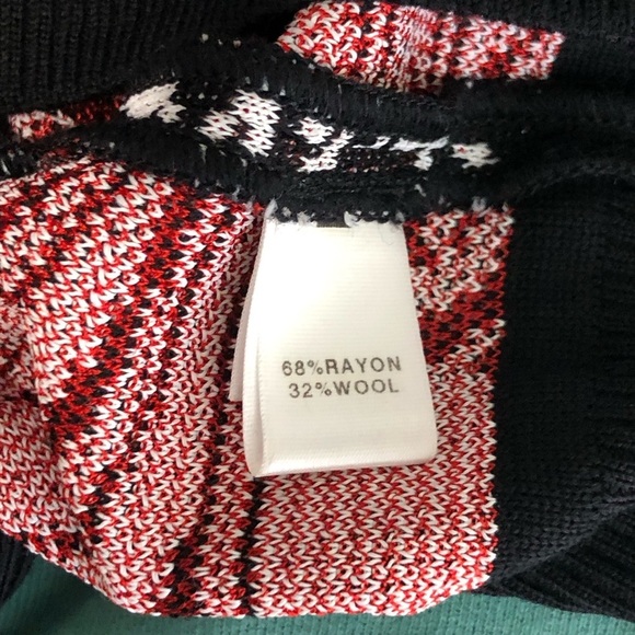 St John Red and black with white rose zip front cardigan - Picture 4 of 9